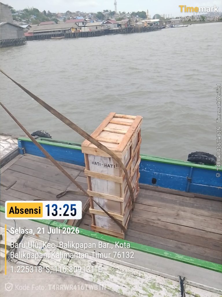 Pengiriman barang dari Jakarta ke Balikpapan Barat, Kota Balikpapan, Kalimantan Timur menggunakan packing kayu oleh CSM Cargo untuk menjaga keamanan barang selama proses distribusi.